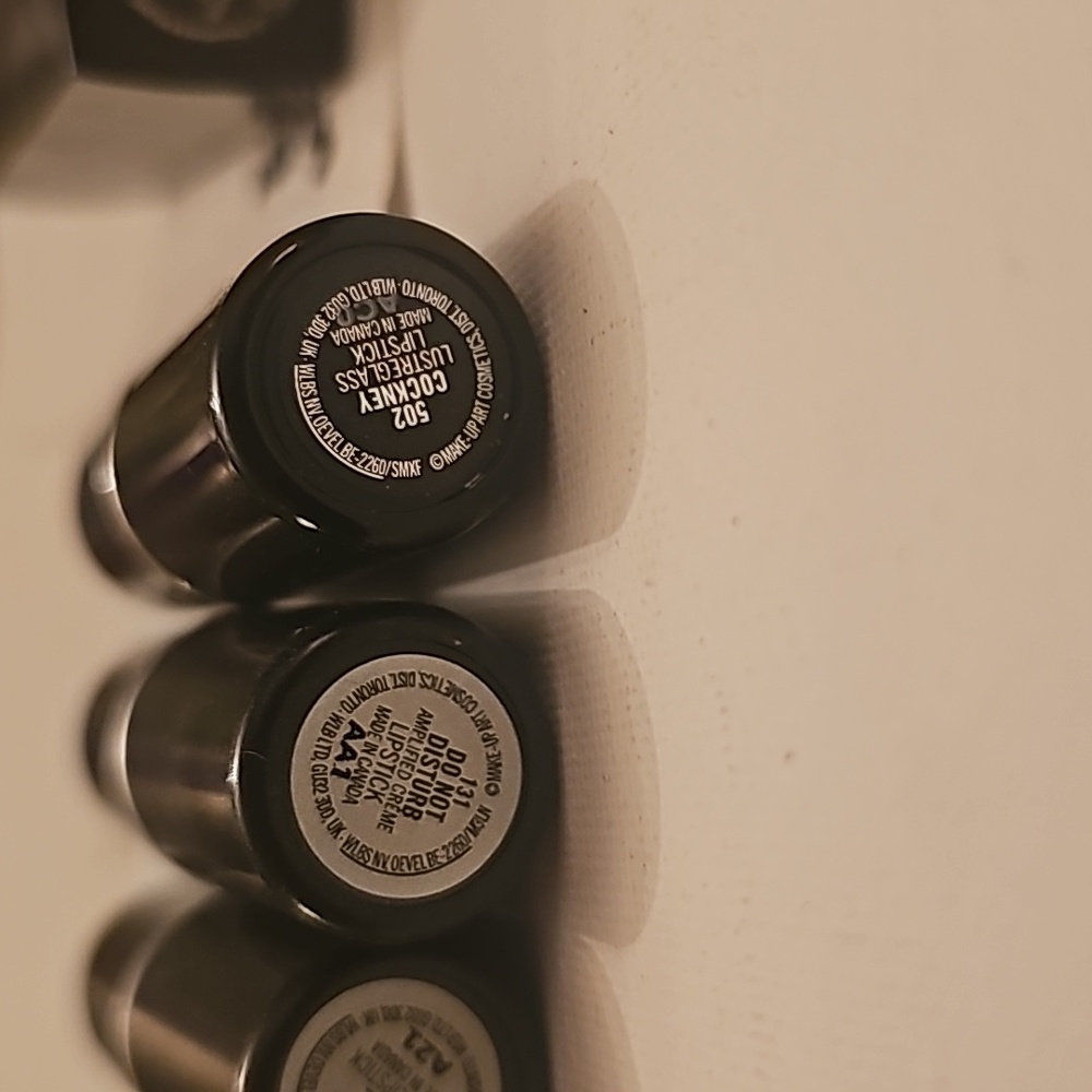 MAC LIPSTICK AND GLOSS - Picture 4 of 8
